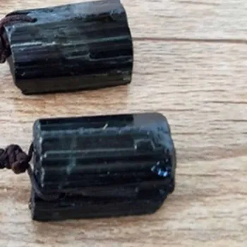 1 Tk Naturaalne Must Turmaliin Retro Töötlemata Gemstone Ripats Crystal Käsitsi Kootud Jet Kivi Maagi Kiirguskaitse Kivi Käsitöö