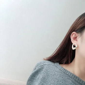 2020 korea hot müük ehted isiksuse disain ebaregulaarne sulamist kõrvarõngad mitu pearl elegantne kõrvarõngad naistele 777