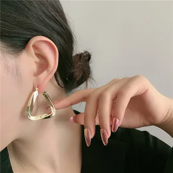 Geomeetria kolmnurk hoop kõrvarõngad naistele paksu sügis talv kõrvarõngad korea fashion hyperbole kuld punk