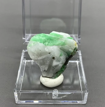 Looduslik roheline emerald mineraal-gem-klassi crystal isendite kivid ja kristallid kvartsi kristallid, kasti suurus 3.4 cm