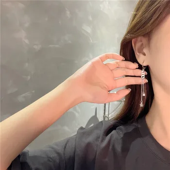 Naiste Korea Fashion Väike Hoop Kõrvarõngad Lukustusnupp Asümmeetrilise Pika Ahelaga Geomeetria Metallist Ripats Tutt Tilk Kõrvarõngas Ehted 2021