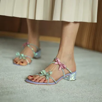 Naiste kingad 2021 suvel uus rhinestone sandaalid vibu nahast paksud kontsad koos puhkuse avatud ninaga sussid naiste kingad