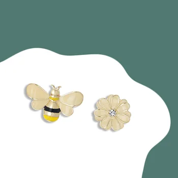 Päev tilguti armas mesilane sõle ins avatud krae pin-peace märk märk vähe Daisy lilled 36654