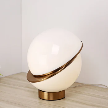 Põhjamaade postmodernistlik minimalistlik loov isiksus, magamistoas voodi kõrval laua lamp teenetemärgi metalmisaligned ring lambid