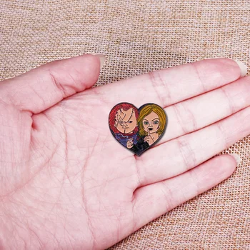 Surnud Nukud Bride Of Chucky Chucky&Tiffany emailiga Rinnamikrofon Pin-südame sõle Scary Movie Fännid Täiuslik Lisaks