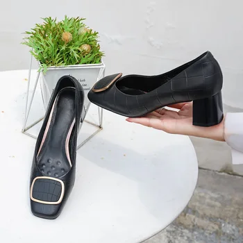 Top lambanahast mood naiste mood kingad 2021 suvel uus hingav naiste kingad nahast tööd kingad paksud kontsaga kingad