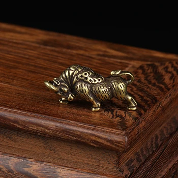 Vintage Loomade Ornament Puhas Messing Bull Kääbus Kujukeste Õnnelik Laua Kaunistamiseks Aksessuaar Zodiac Veised Ripats võtmehoidja 69834